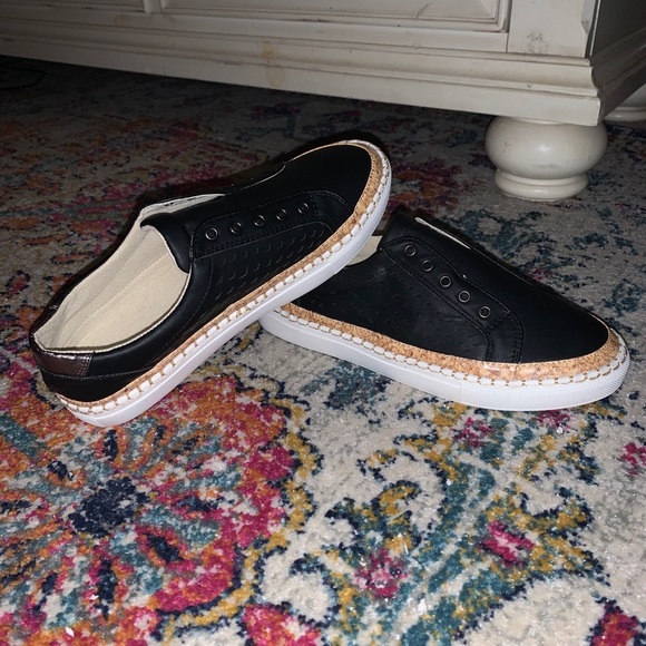 Shoes - Picture 2 of 4